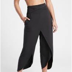 ATHLETA Release Pant. Worn once. 1X. Black.